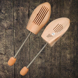 Schuhspanner aus Holz mit Spiralfeder | MALÖ